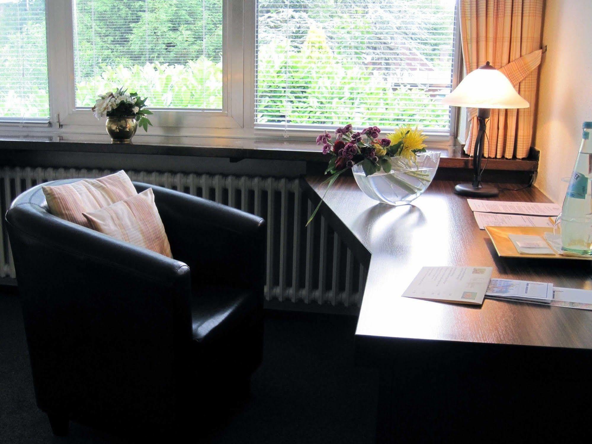 Haus Litzbruck Hotel Дюселдорф Екстериор снимка